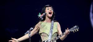 Bold Comeback: Katy Perry Defends Her Voice and Shuts Down Critics in Houston Performance