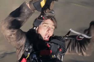 Tom Cruise Sets World Record for Burning Parachute Jumps: The Ultimate Daredevil Feat in Hollywood History