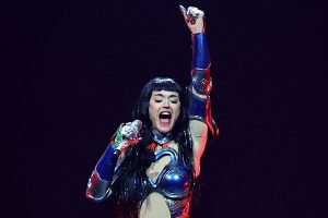 Katy Perry’s Midair Concert Scare: How a Flying Prop Malfunction Turned Into a Moment of Triumph